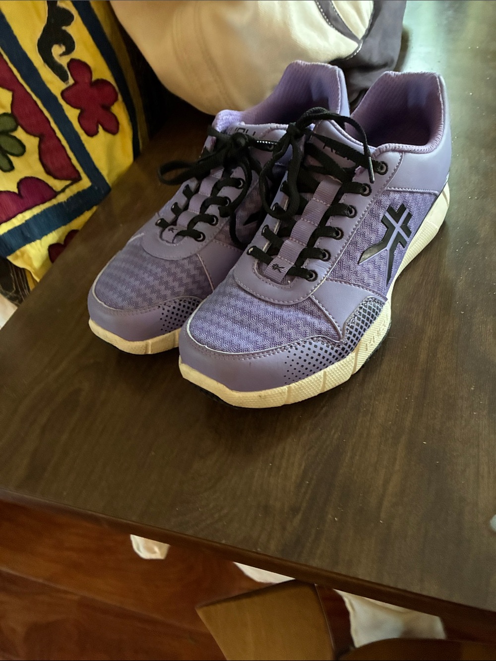 KURU Lavender Lace-Up Women's Sneakers with Black Laces